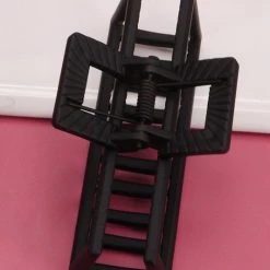 Wall To Wall Open Door Claw Clip