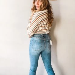 Hidden Taylor Exposed Button High Rise Jean