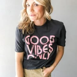 Blume + Co. Clothing Retro Good Vibes Only Crew Neck Tee