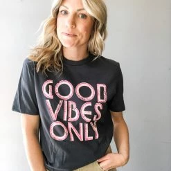 Blume + Co. Clothing Retro Good Vibes Only Crew Neck Tee
