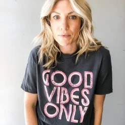 Blume + Co. Clothing Retro Good Vibes Only Crew Neck Tee