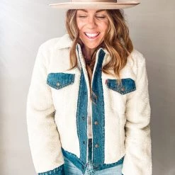 Clothing Levi's Ex Boyfriend Sherpa Pieced Trucker Jacket 15 Clothing Levi's Ex Boyfriend Sherpa Pieced Trucker Jacket