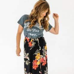 New Arrivals Daydreamer Willie Nelson On The Road Tour Tee