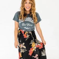 New Arrivals Daydreamer Willie Nelson On The Road Tour Tee