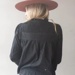 In Loom Come In Clutch Blouse Clothing